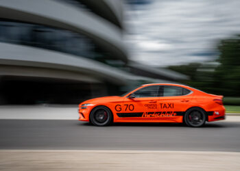 GENESIS STARTET DAS PROGRAMM „TRACK TAXI NORDSCHLEIFE“ AUF DEM NÜRBURGRING
