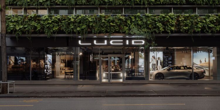 Lucid eröffnet neues Studio in Zürich und präsentiert Premium-Elektroautos