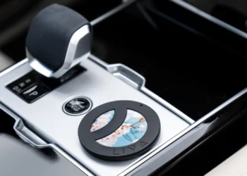 LIVA Car Freshener – Luxuriöser Autoduft aus der Schweiz, der Design und Nachhaltigkeit vereint