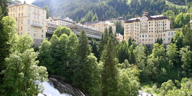 Sommerfrische in Bad Gastein: Kunstfestival zwischen Wasser, Natur und alpinem Lifestyle